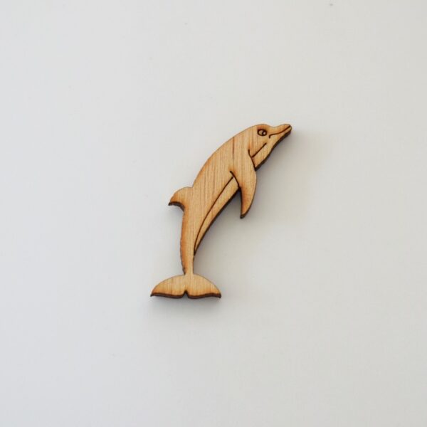 1,5 x 4 cm-es fa figura – kicsi delfin