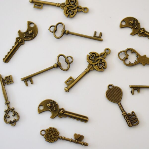 Kicsi, bronz kulcsok